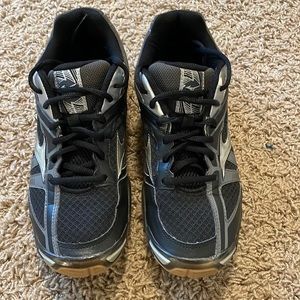 “Mizuno Wave Bolt 6” Volleyball shoes Size 8.5